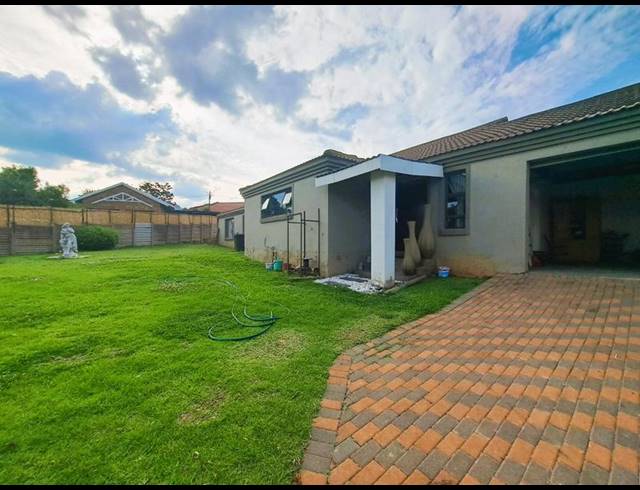 4 BEDROOM HOUSE FOR SALE IN HEUWELOORD